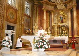 Krásně vyzdobený oltář