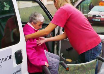 Výtěžek z Benefice pomáhá uživatelům Charity Vsetín