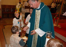 Den Charity ve Vsetíně: Mše svatá a setkání zaměst