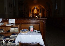 Kontaktní místo v římskokatolickém kostele Nanebevzetí Panny Marie na Horním náměstí ve Vsetíně, kde je umístěna také jedna z kasiček Tříkrálové sbírky