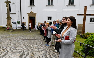 Terénní sociální služby Charity Vsetín v nových vozech (Foto: Radomír Dolanský)