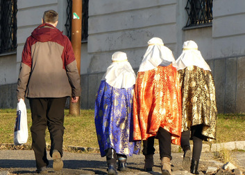 TŘÍKRÁLOVÍ KOLEDNÍCI SE VRÁTILI DO ULIC