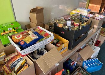 Humanitární sklad na vsetínském Sychrově stále pomáhá – prosíme veřejnost o pomoc