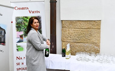 Terénní sociální služby Charity Vsetín v nových vozech (Foto: Radomír Dolanský)