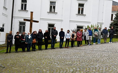 Terénní sociální služby Charity Vsetín v nových vozech (Foto: Radomír Dolanský)