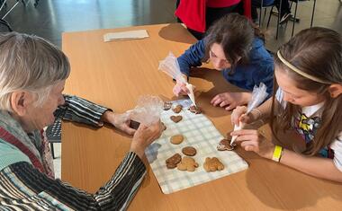 Pečení perníčků v Ratiboři propojilo generace