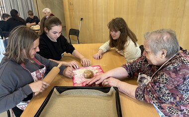 Pečení perníčků v Ratiboři propojilo generace