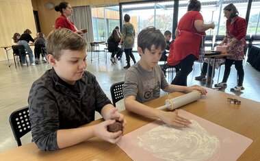 Pečení perníčků v Ratiboři propojilo generace