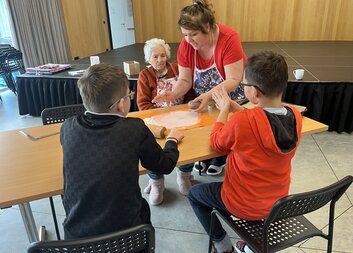 Pečení perníčků v Ratiboři propojilo generace