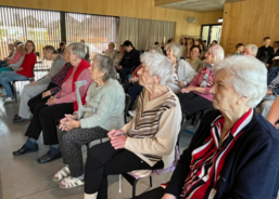 Žáci ZŠ Ratiboř potěšili seniory vystoupením ke Dni matek
