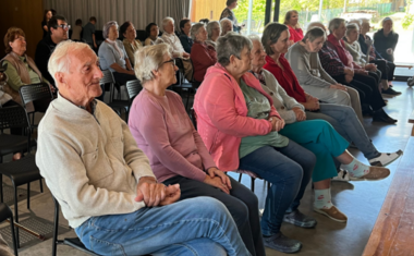 Žáci ZŠ Ratiboř potěšili seniory vystoupením ke Dni matek