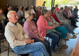 Žáci ZŠ Ratiboř potěšili seniory vystoupením ke Dni matek