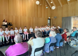 Děti z mateřské školy v Hošťálkové potěšily seniory svým vystoupením