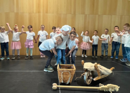 Děti z mateřské školy v Hošťálkové potěšily seniory svým vystoupením