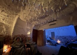 Senioři navštívili solnou jeskyni