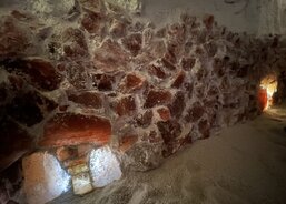 Senioři navštívili solnou jeskyni