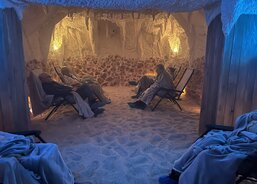 Senioři navštívili solnou jeskyni