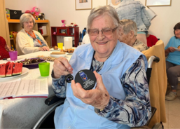 Vystoupení školáčků a návštěva knihovny potěšila seniory ratibořského stacionáře