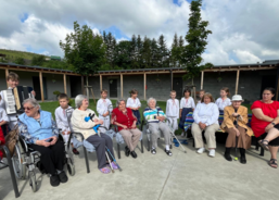 Vystoupení školáčků a návštěva knihovny potěšila seniory ratibořského stacionáře