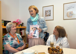 Vystoupení školáčků a návštěva knihovny potěšila seniory ratibořského stacionáře