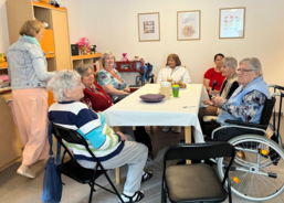 Vystoupení školáčků a návštěva knihovny potěšila seniory ratibořského stacionáře