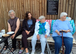 Opékání špekáčků ve stacionáři