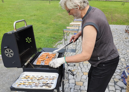 Opékání špekáčků ve stacionáři