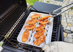 Opékání špekáčků ve stacionáři