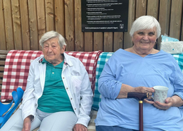 Opékání špekáčků ve stacionáři