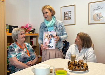 Poděkování našim dobrovolníkům:  Děkujeme, že věnujete svůj čas našim seniorům