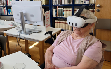 Senioři ze stacionáře navštívili Masarykovu veřejnou knihovnu